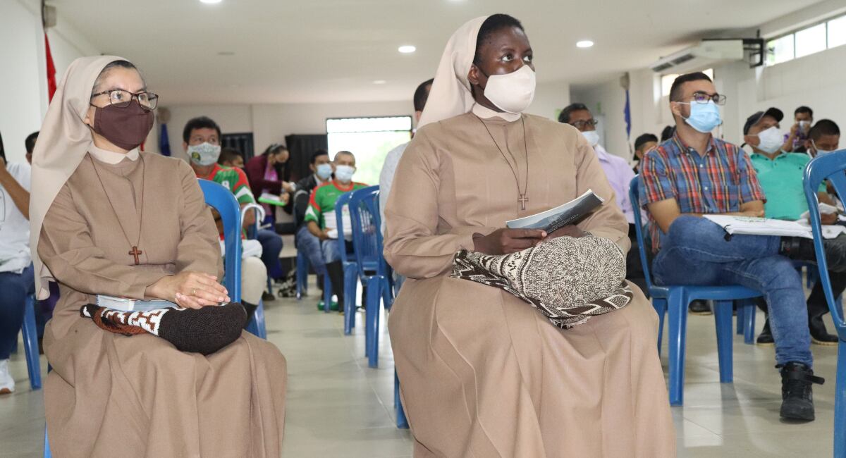 Religiosas participando en conferencia de la Iniciativa Interreligiosa para los Bosques Tropicales en Colombia.