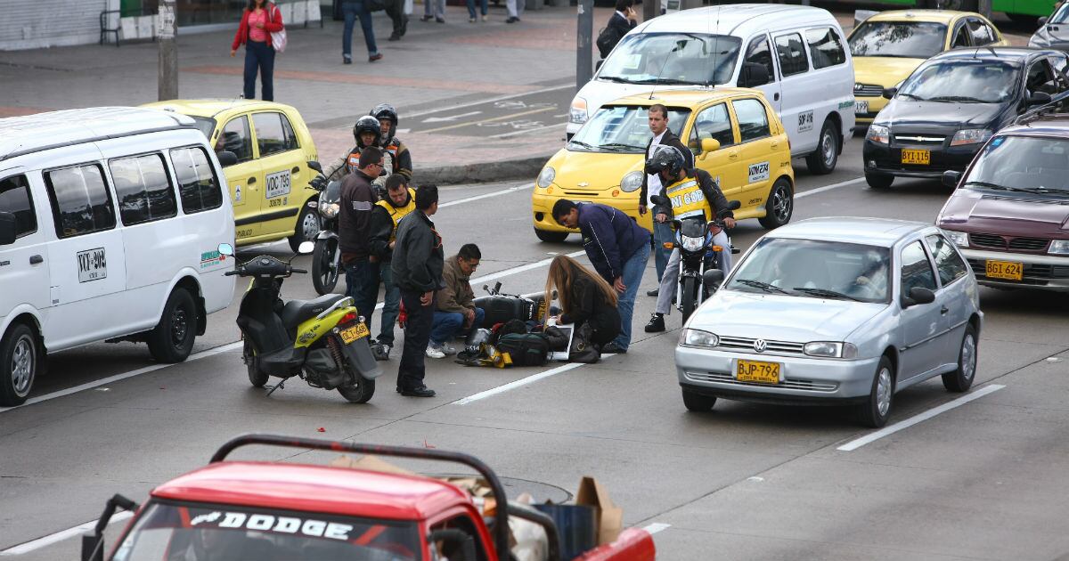 Los accidentes de tránsito en moto generan caos en la movilidad.