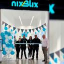 La oferta NixBlix incluye distintos modelos de iPhone, iPad, MacBook y AirPods. También tiene accesorios como estuches, cables y protectores de pantalla de proveedores reconocidos y autorizados por Apple.