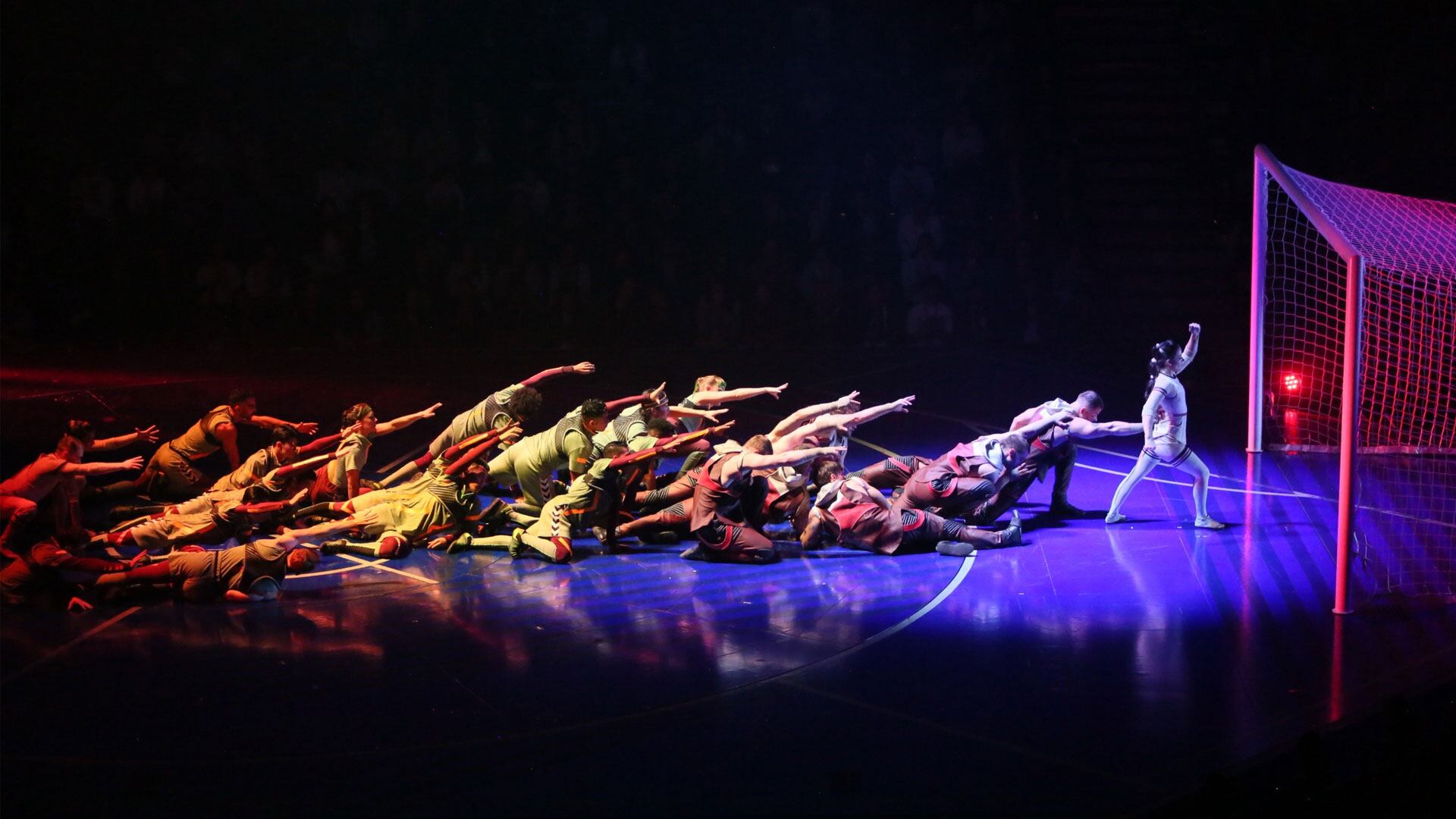 Los artistas que hacen parte de 'Messi10' hicieron un proceso inmersivo sobre fútbol, que los llevó a pasar varias temporadas en España para enteder las pasiones que despierta este deporte.