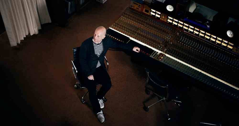 No consultó a Jonny Greenwood, su colega de Radiohead, Selway ha seguido su propio camino de descubrimiento, y consulta a músicos y productores que le han ayudado en ese camino. 