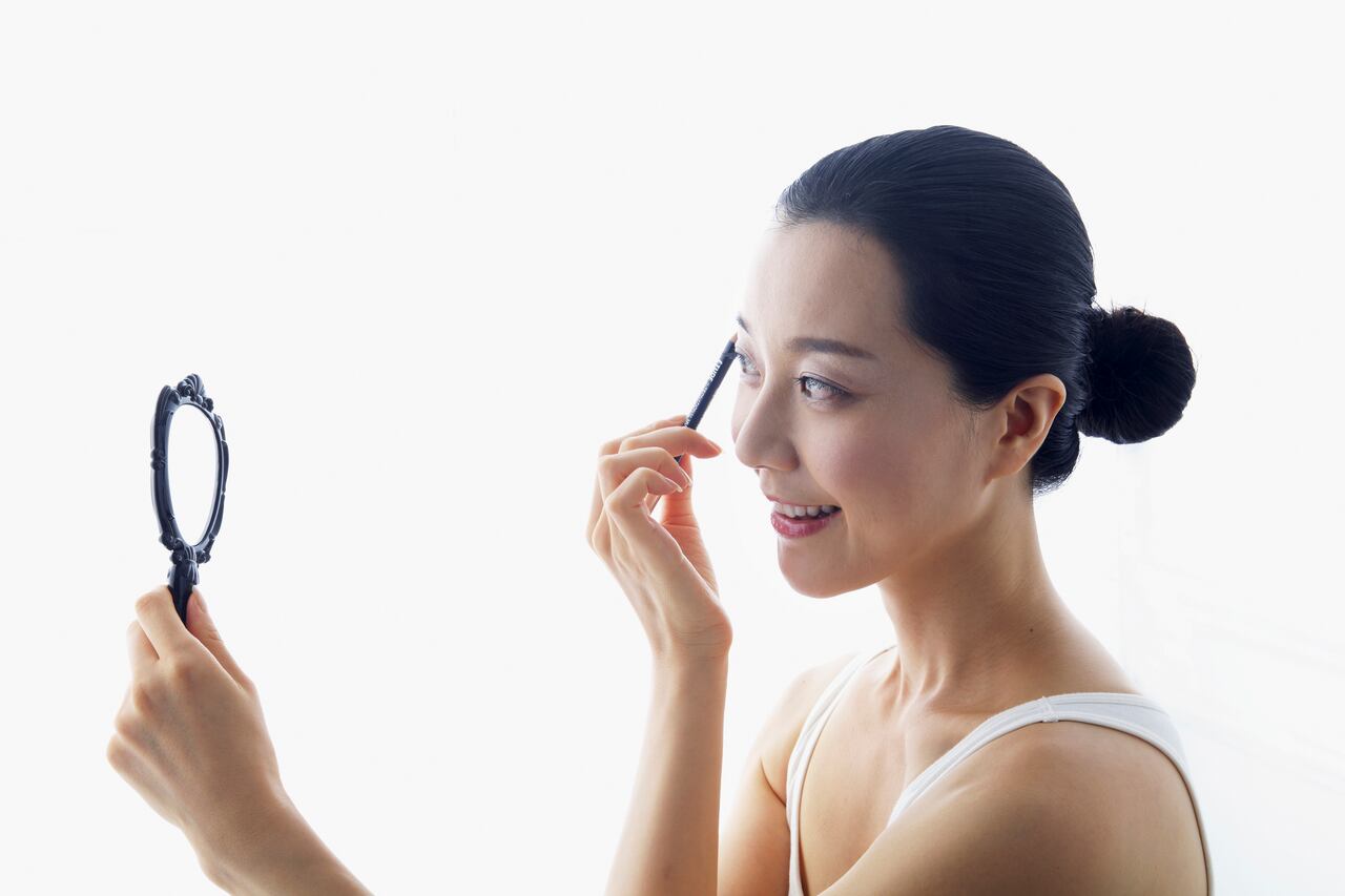 Siempre se ha admirado la belleza de las mujeres coreanas. Ahora, se puede descubrir el truco ancestral que utilizan para embellecer sus ojos.