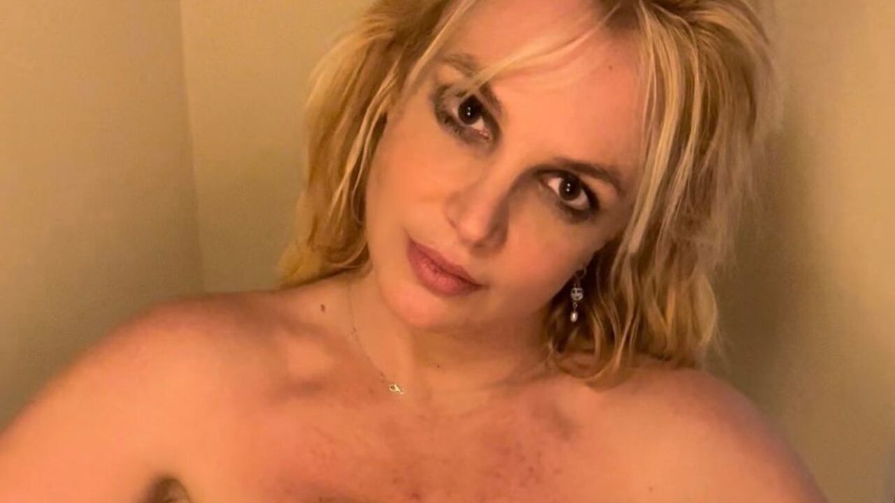 La cantante se muestra desnuda en su cuenta de Instagram. Foto: @britneyspears.