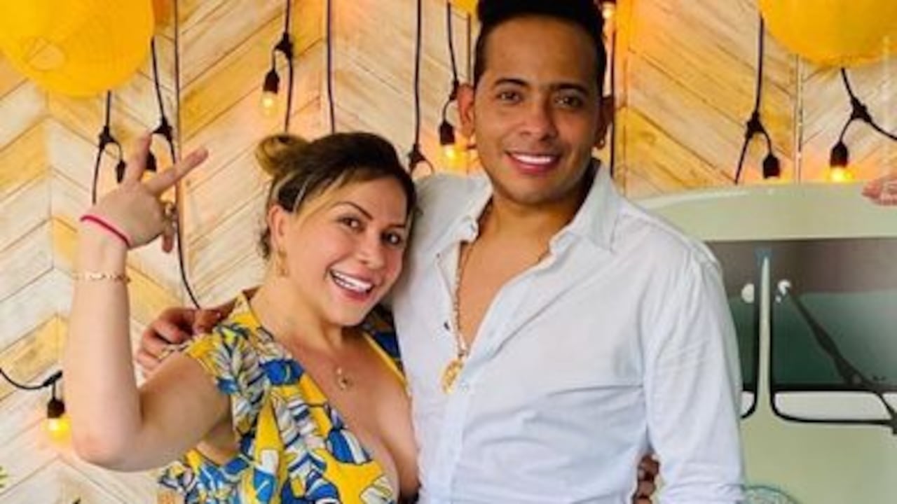 La expareja de famosos habrían estado enviándose indirectas por medio de la web.