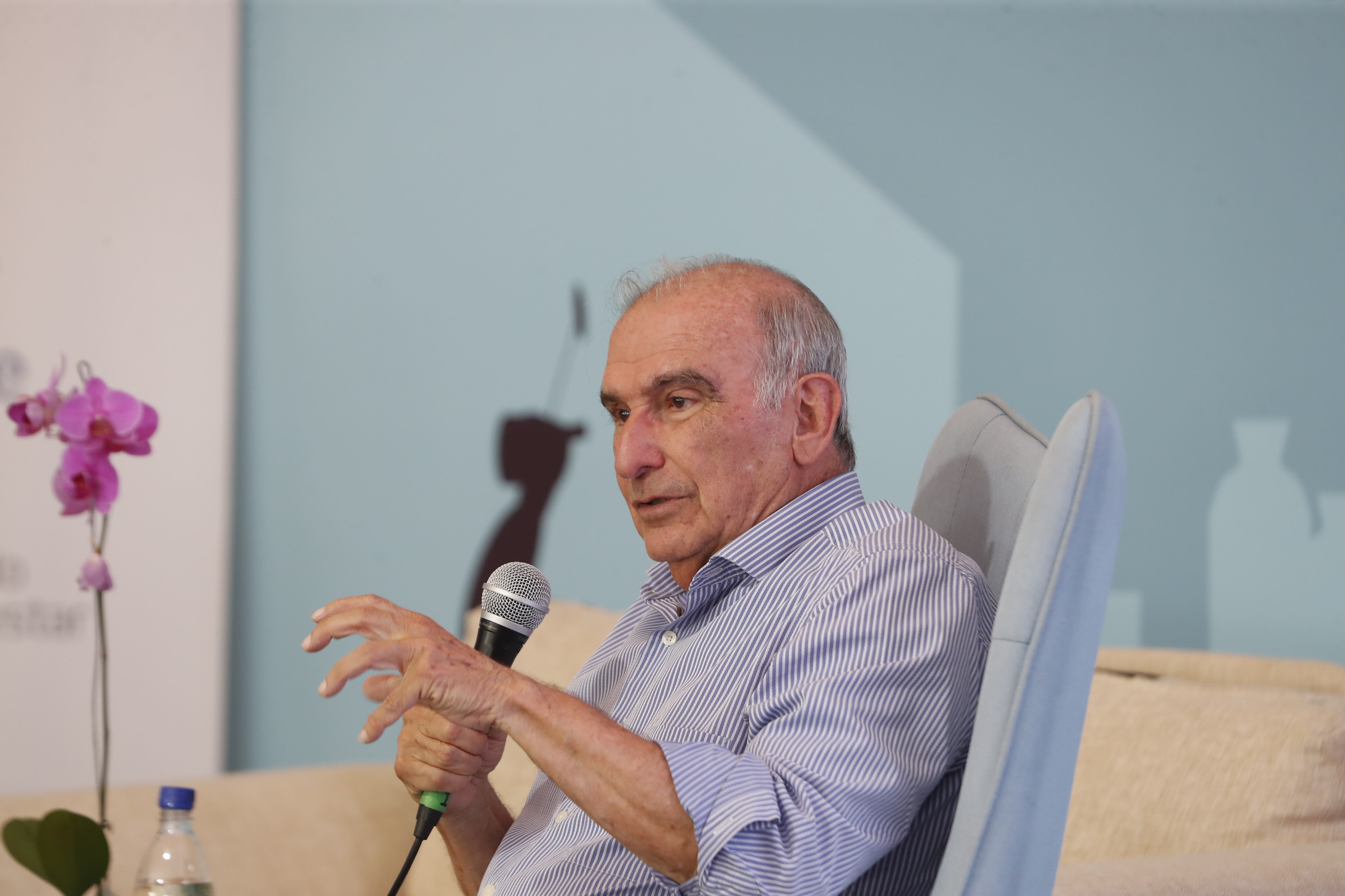 La esposa de Humberto de la Calle, Rosalba Restrepo, murió en 2020, mientras seguía un tratamiento frente a un cáncer.