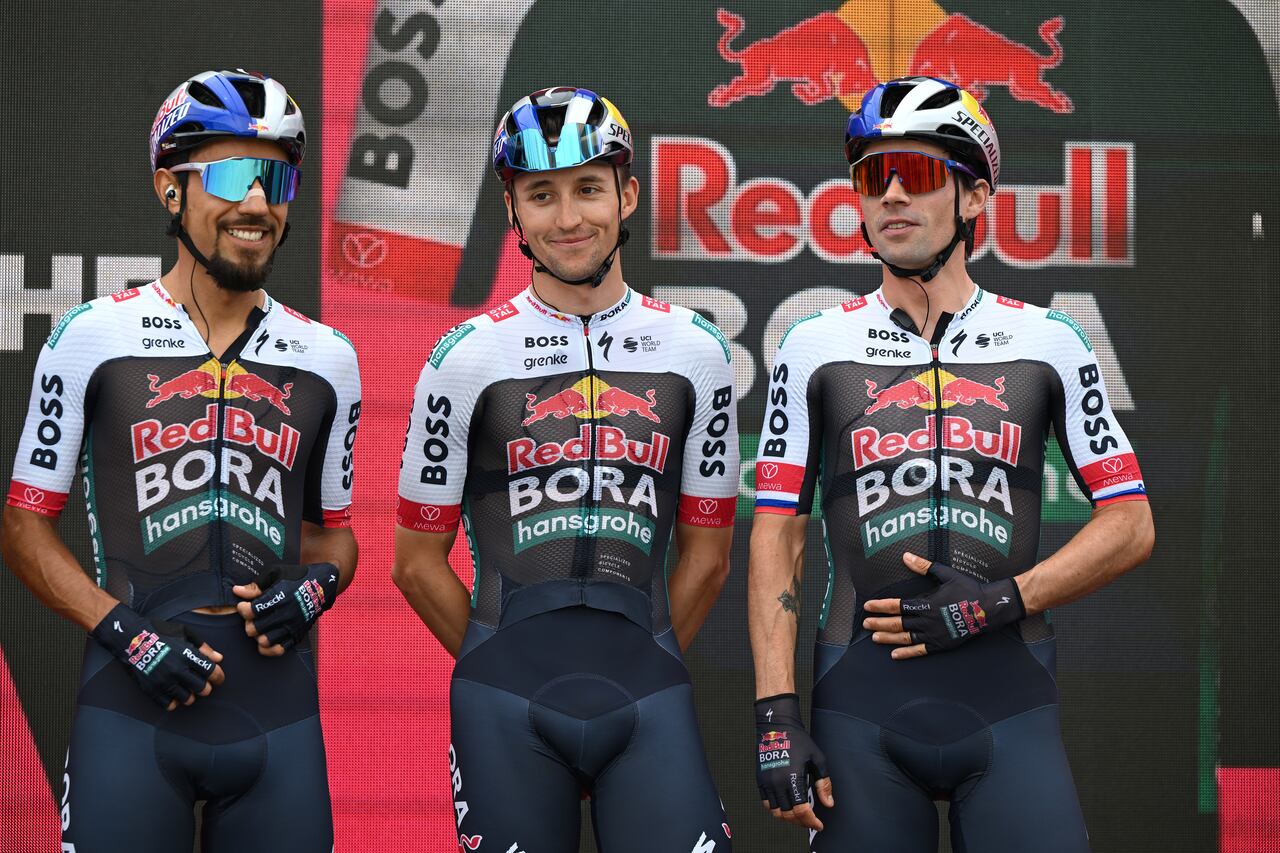 DURRES, ALBANIA - MAY 09: (L-R) Daniel Felipe Martinez of Colombia, Jai Hindley of Australia and Primoz Roglic of Slovenia and Team Red Bull - BORA - hansgrohe prior to the 108th Giro d'Italia 2025, Stage 1 a 160km stage from Durres to Tirana / #UCIWT / on May 09, 2025 in Durres, Albania. (Photo by Dario Belingheri/Getty Images)