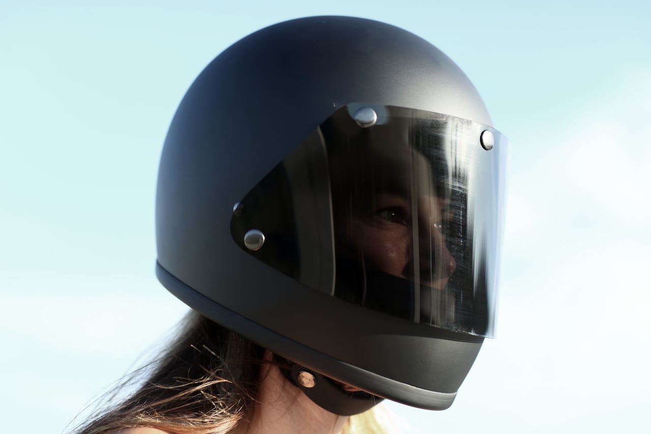 A menudo, se incurre en cinco errores al llevar a cabo la limpieza del casco de una motocicleta.