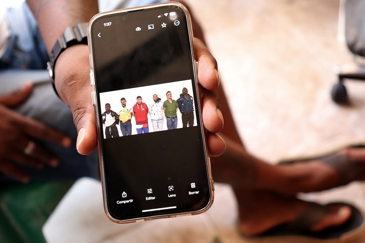 Familias de los colombianos detenidos en Ecuador por el asesinato del candidato presidencial Fernando Villavicencio dicen que no tienen ningún contacto con ellos ni ningún tipo de asistencia legal por parte del gobierno colombiano. Varios de estos jóvenes salieron del distrito de Aguablanca, en particular del barrio potrero grande al oriente de Cali. en busca de oportunidades en el vecino país.