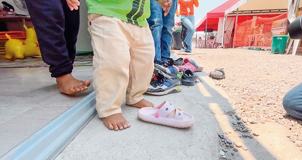 En el camino se ven menores de edad cooptados por la delincuencia.