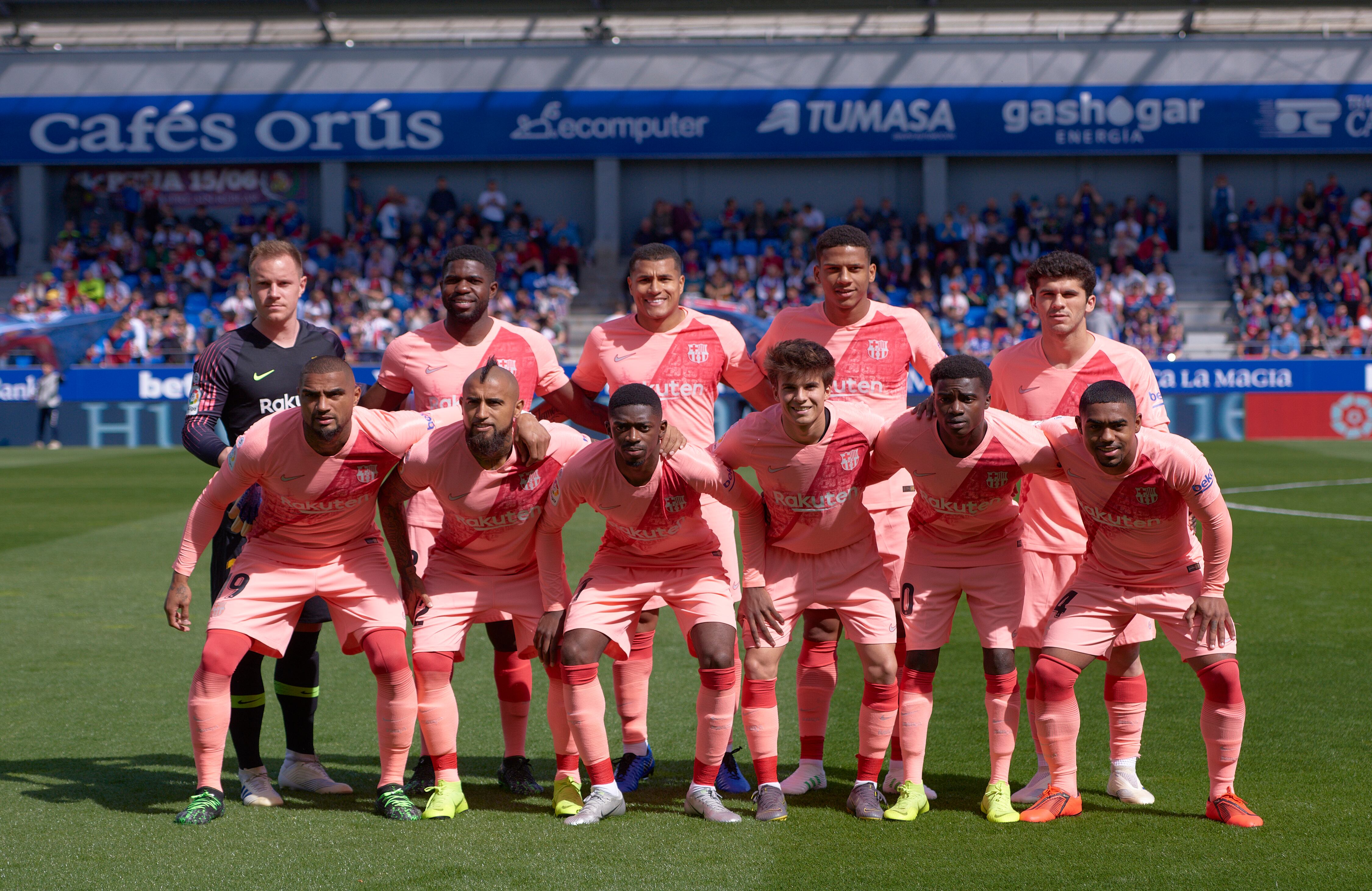 Samuel Umtiti al lado de Jeison Murillo