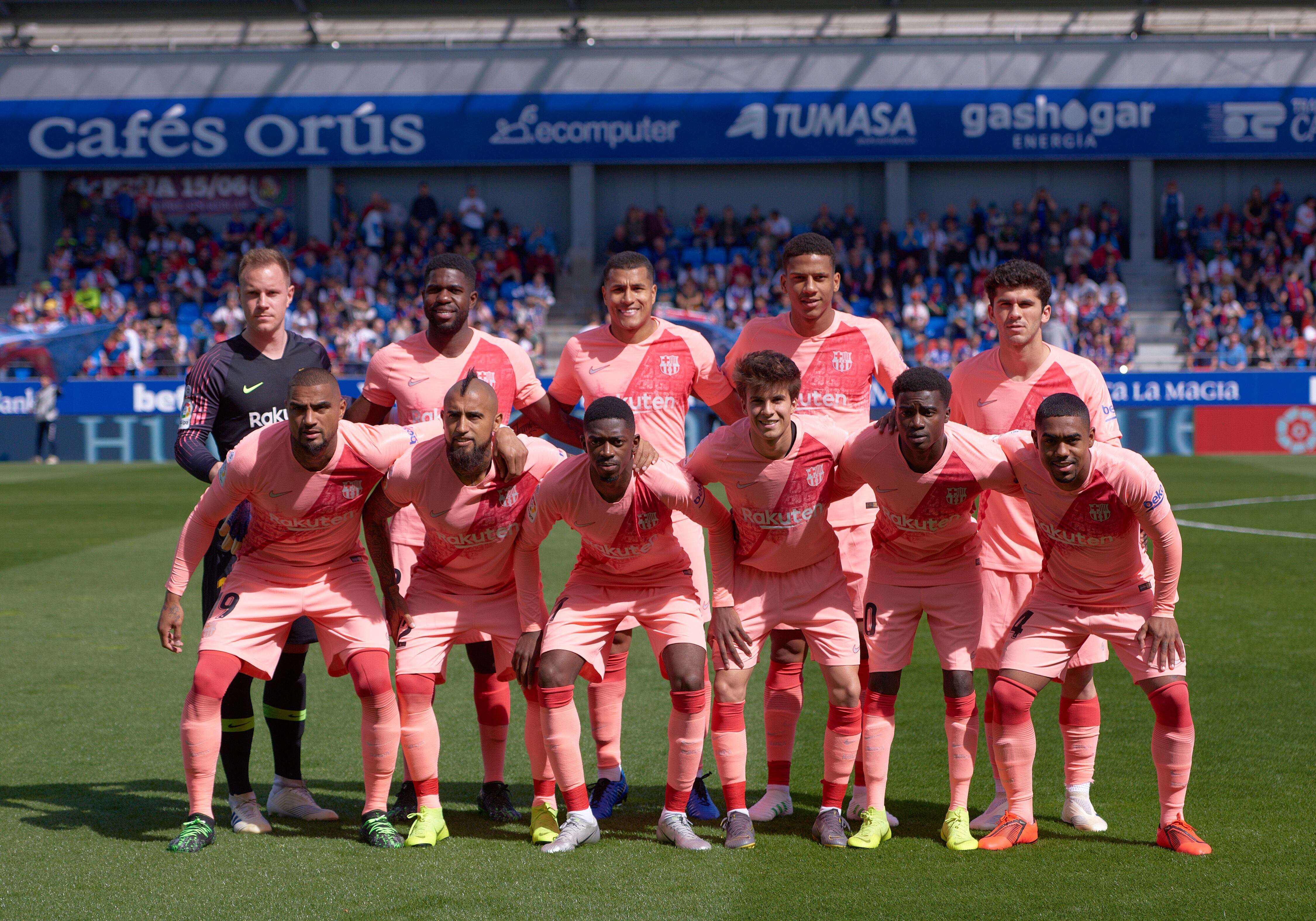 Samuel Umtiti al lado de Jeison Murillo