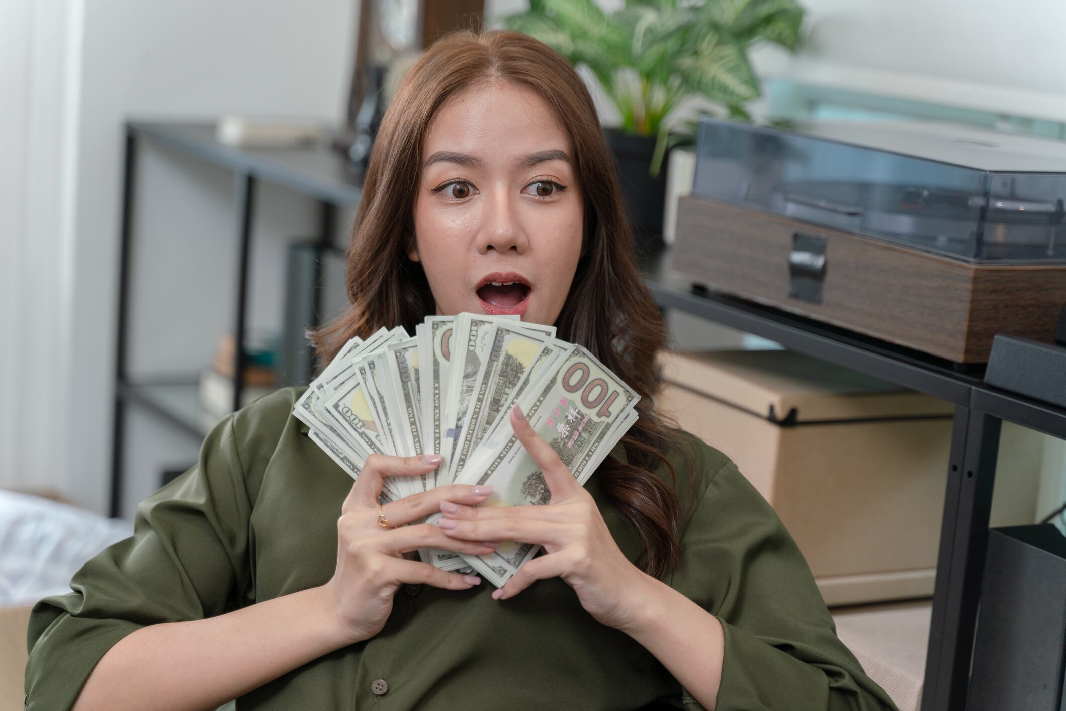 Ganar la lotería despierta sueños de lujo, pero la IA recomienda propiedades, fondos o experiencias enriquecedoras.