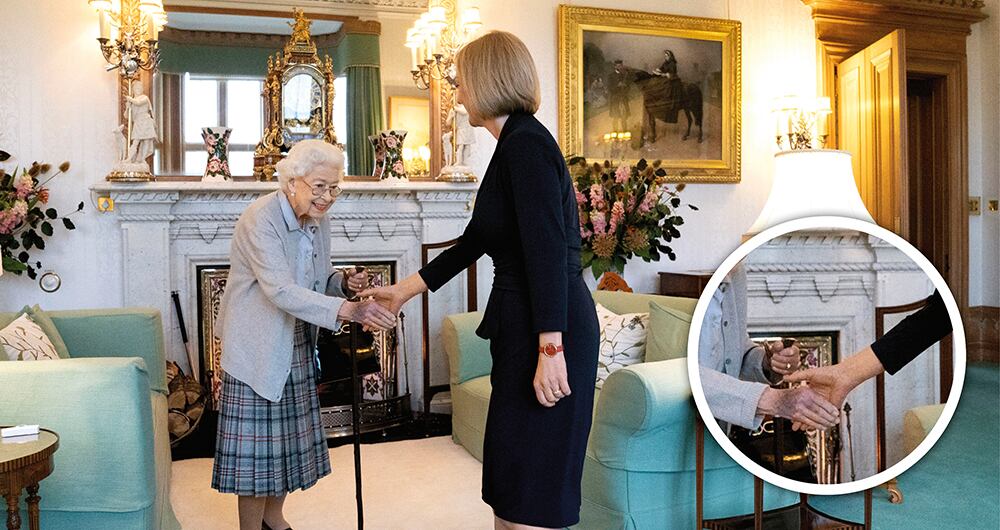   Esta fue la última fotografía en la que apareció la reina Isabel. Su mano morada cuando saludó a la nueva primera ministra, Liz Truss, alertó de que algo estaba mal.