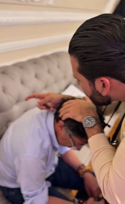 El presidente Petro mientras le aplican las inyecciones en diferentes partes del cuerpo.