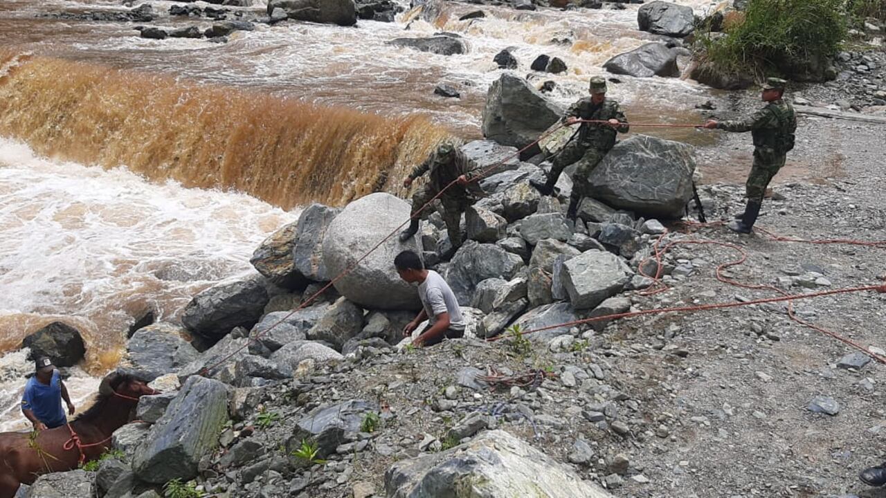 Los hechos ocurrieron, cuando uniformados del Ejército adelantaban tareas tácticas de registro y control de área, en zona rural del municipio de San Andrés de Cuerquia, Antioquia.