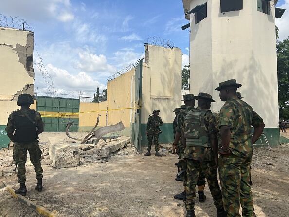 El portavoz del Consejo de Seguridad Nacional de Estados Unidos, John Kirby, confirmó este martes que un convoy de diplomáticos de la embajada de ese país en Nigeria fue atacado en Ogbaru, en el estado nigeriano de Anambra. (Photo by Adam Abu-bashal/Anadolu Agency via Getty Images)