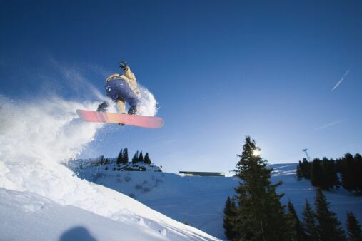 Los Alpes franceses es uno de los sitios de alta afluencia de turistas durante la temporada de Semana Santa. De hecho, en el último mes, se han acumulado espesores de nieve por encima de los cuatro metros en las cotas altas, por encima de los 3.000 metros.