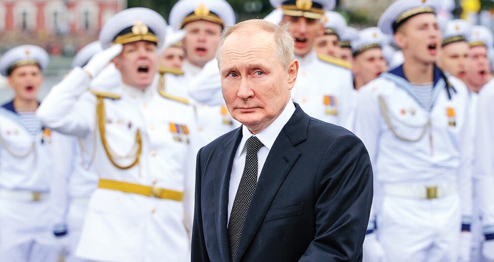 Según un sondeo del Centro de Estudio de la Opinión Pública ruso, el mandatario tiene una favorabilidad del 76 por ciento. Esto, sumado a la situación política del país que ha transformado el mandatario, hace que su elección esté prácticamente hecha.