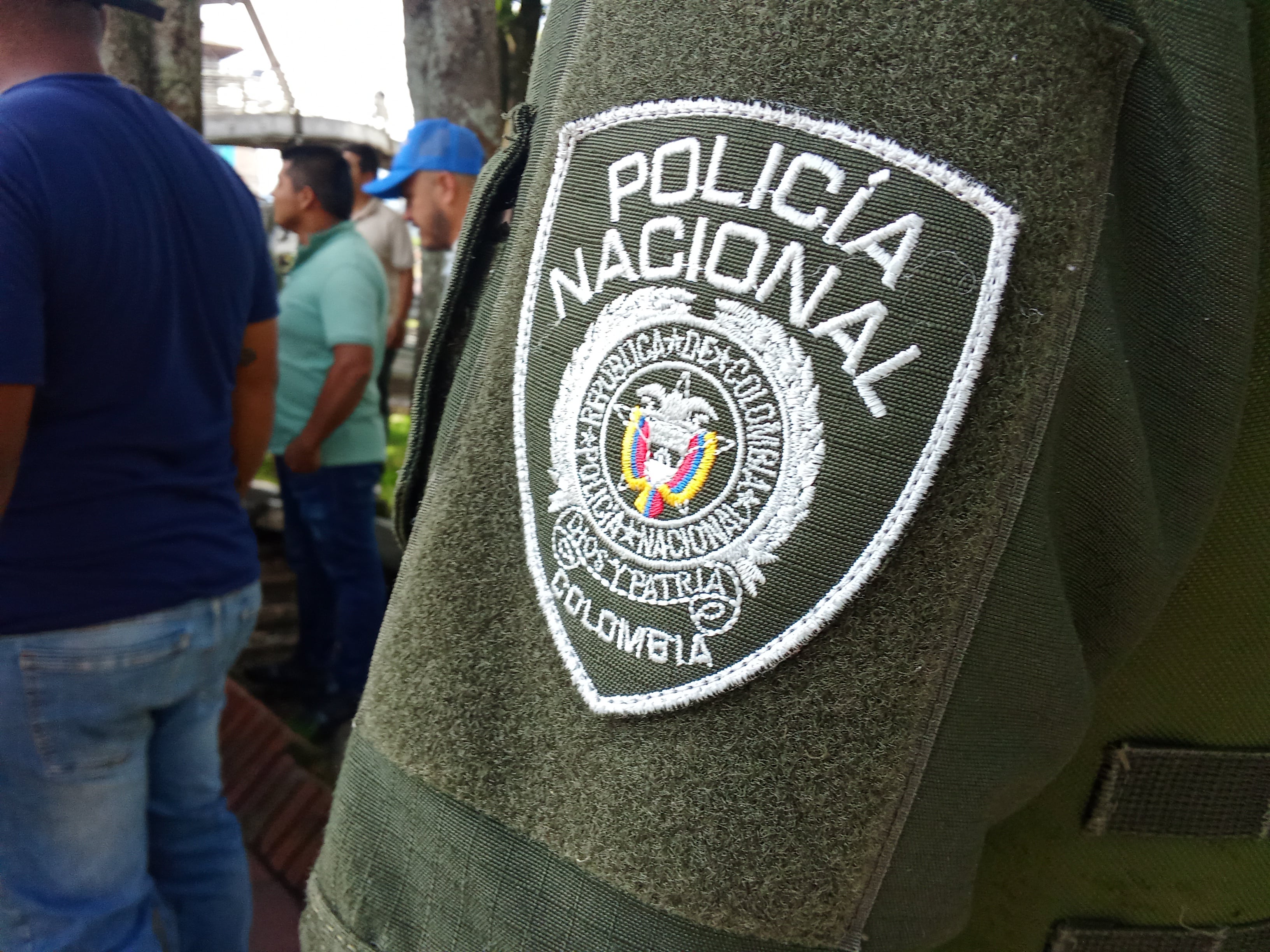 La Policía  ha reiterado su compromiso con la protección de niños, niñas y adolescentes en el Cauca, señalando que mantiene operativos permanentes de prevención y control en zonas priorizadas para evitar el reclutamiento forzado y otros delitos que vulneran sus derechos. A través de estrategias de vigilancia comunitaria, acompañamiento institucional y campañas de sensibilización, la institución trabaja de manera articulada con autoridades locales y organismos nacionales e internacionales para identificar riesgos, fortalecer entornos seguros y garantizar la atención oportuna a posibles casos que afecten a la niñez en el departamento.