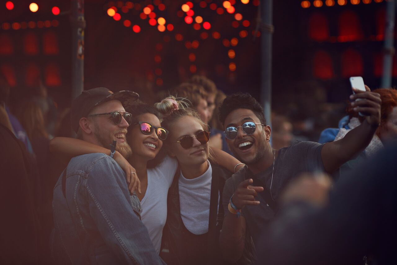 Las fotos con amigos son importantes en un festival de música