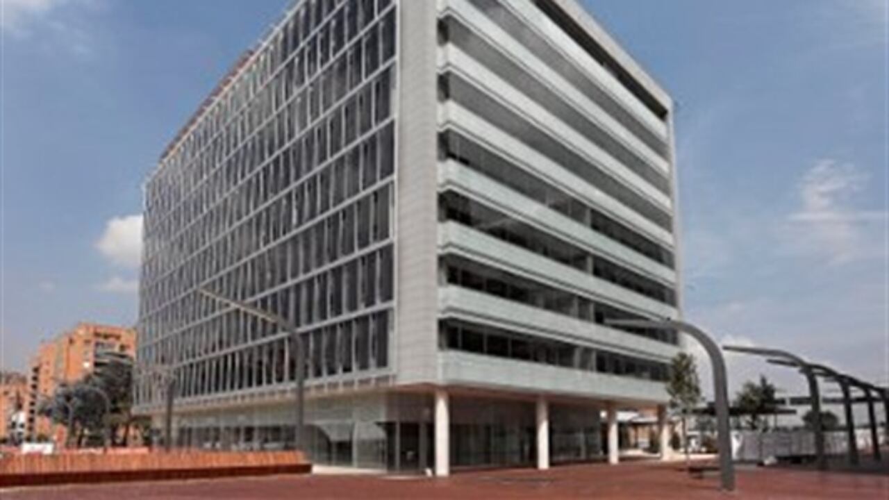 Las torres cuentan con 54.000 metros cuadrados de construcción, de los cuales 27.200 metros cuadrados corresponden a área vendible distribuidos en diez pisos de altura.