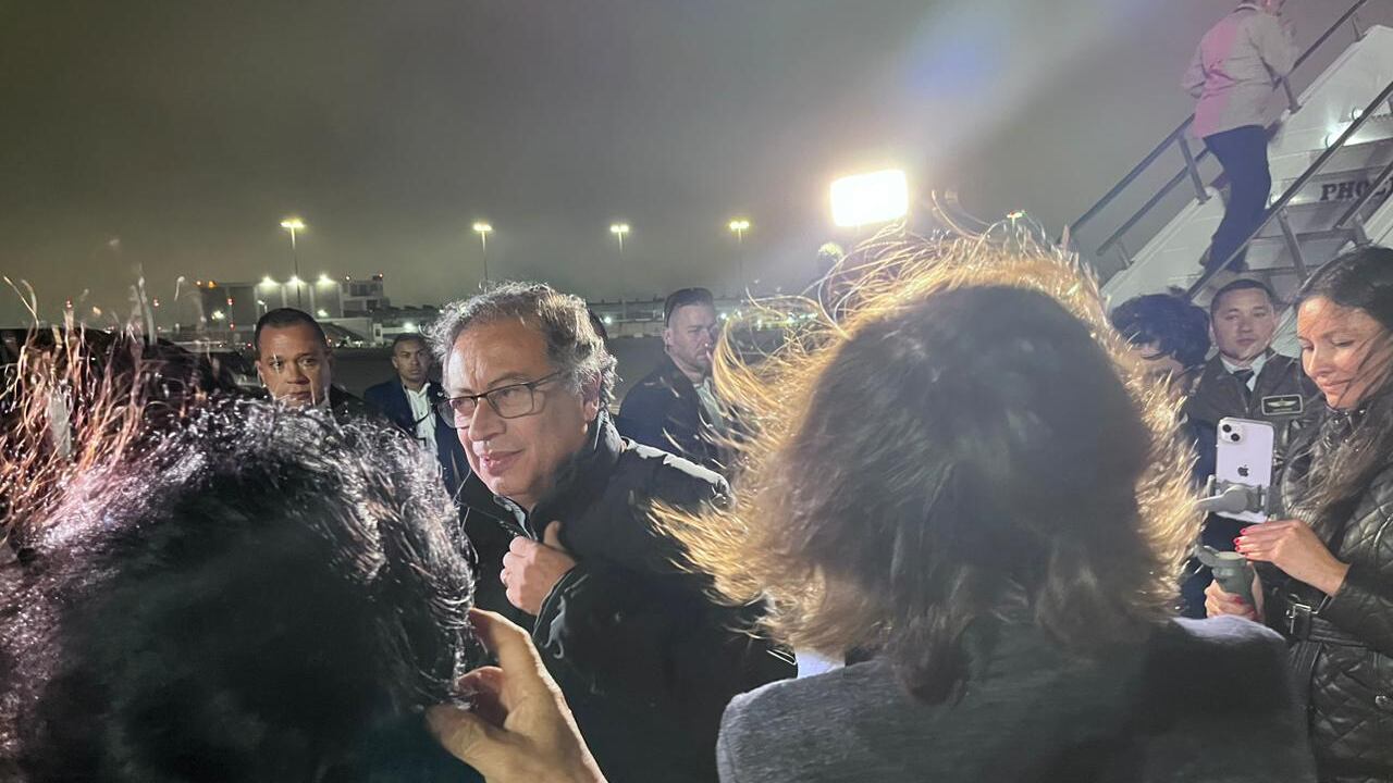 El presidente Gustavo Petro, ya llegó a Estados Unidos para reunirse por primera vez con el presidente de los Estados Unidos.