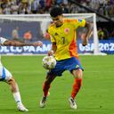 Luis Díaz disputa un balón en la final de la Copa América 2024.