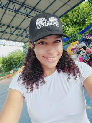 La mujer tiene cuatro meses de embarazo de alto riesgo.