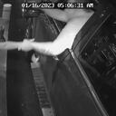 En video quedó registrado como un hombre intentó secuestrar una cajera en un autoservicio