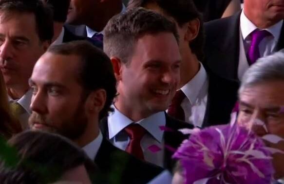 Varios integrantes del elenco de la serie Suits, donde actuó también Meghan Markle, asistieron a la boda. En la foto, Patrick J. Adams. 