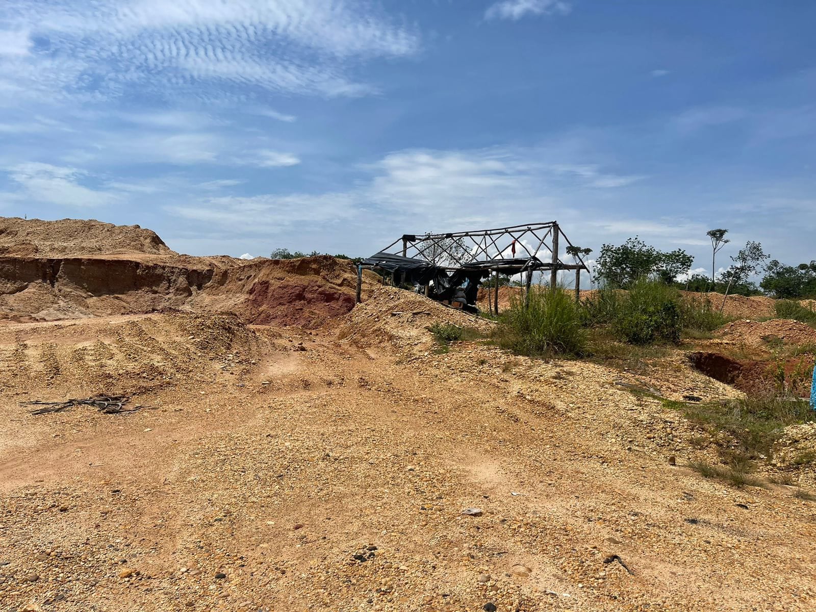 Capturan a miembros del Clan del Golfo encargados de financiar armas y la “nómina” de la organización con minería ilegal en Bolívar