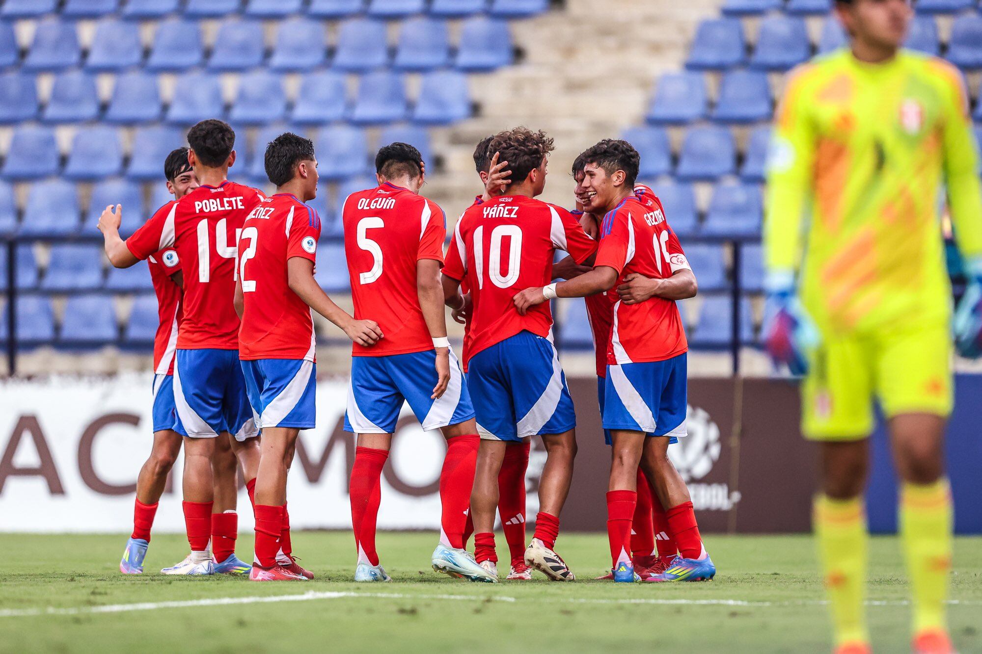 Chile celebra goleada ante Perú en el Sudamericano Sub 17.