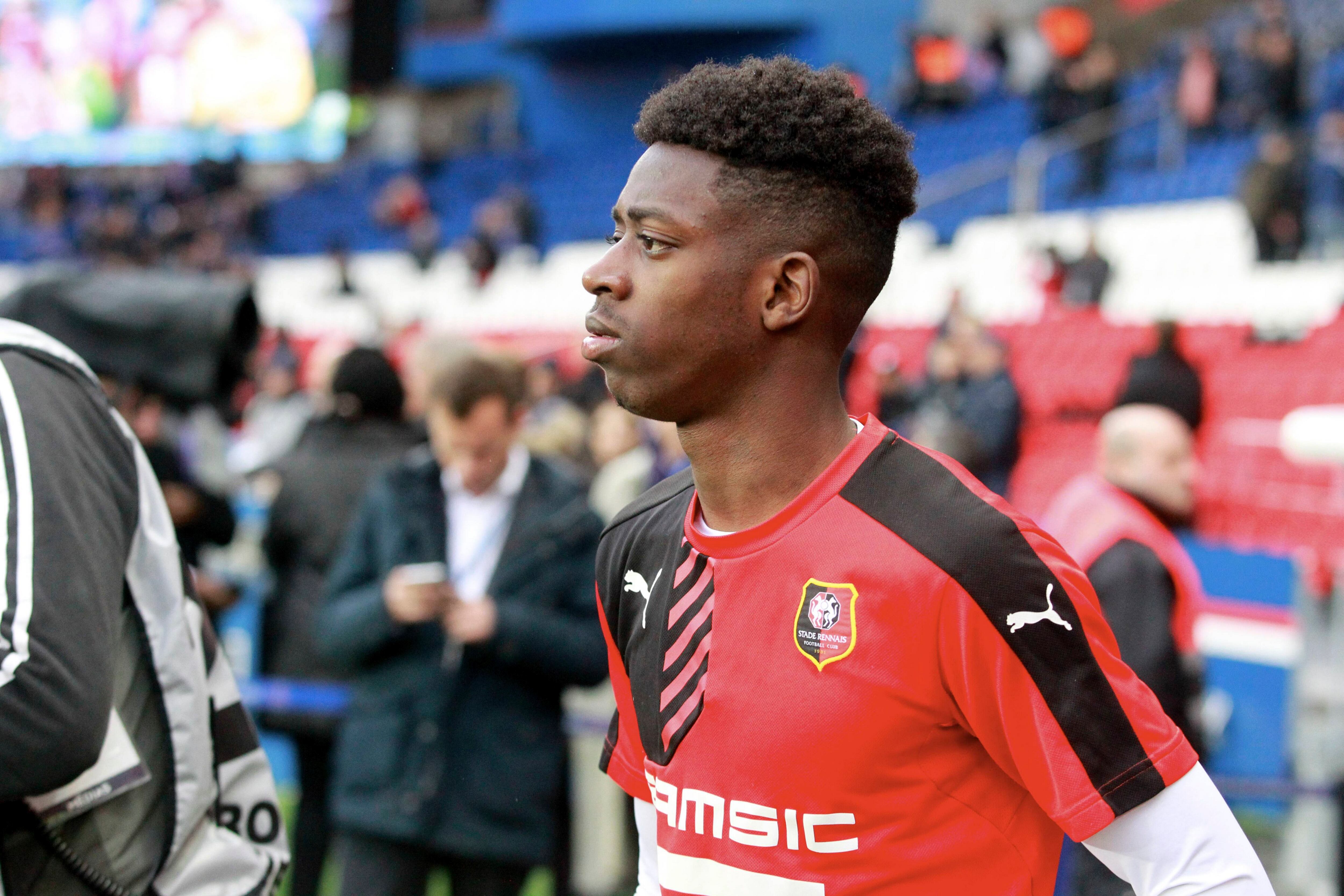 Un joven Ousmane Dembele jugando para el Rennes francés.