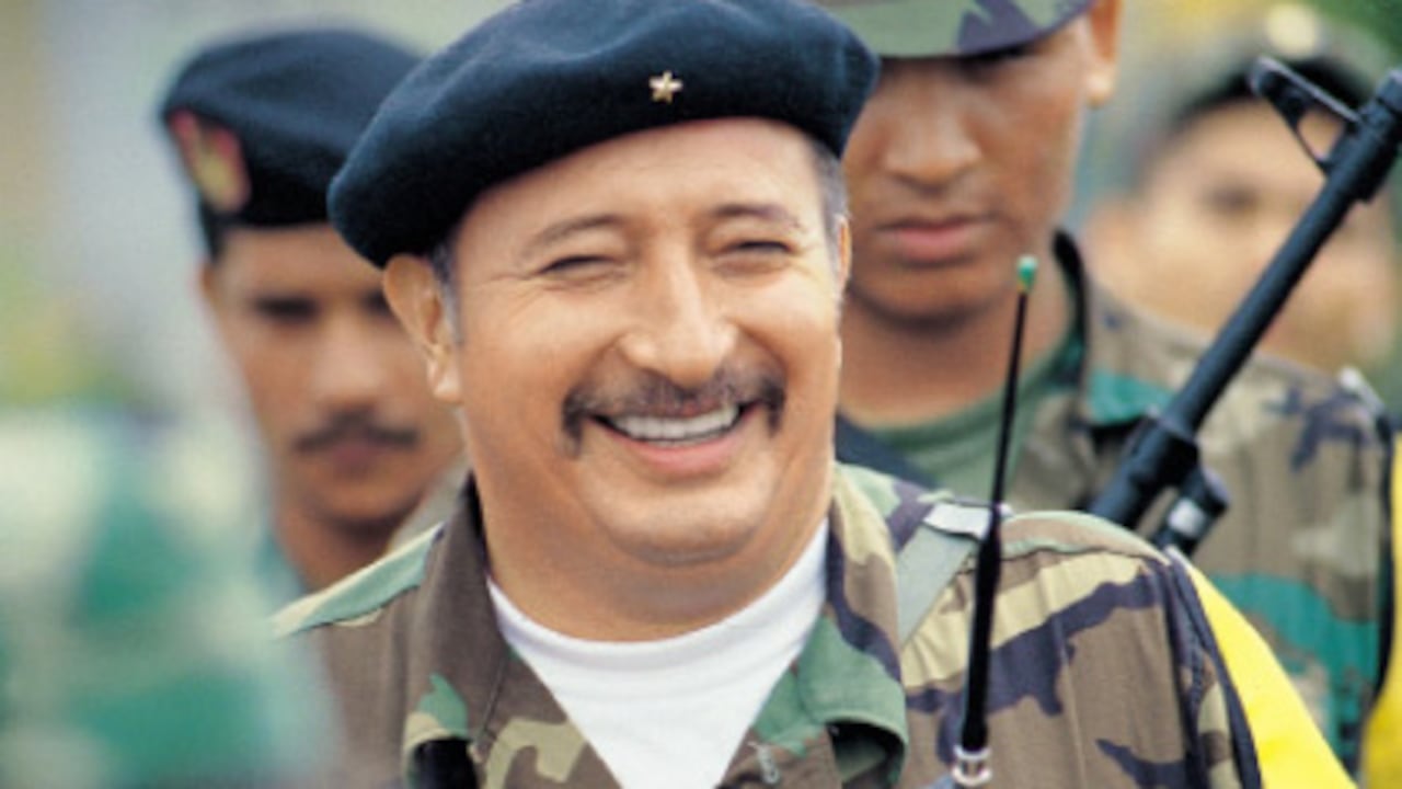 Durante más de una década, el Mono Jojoy fue el objetivo número uno de las Fuerzas Militares. El 22 de septiembre de 2010, una operación militar acabó con su campamento y su vida.