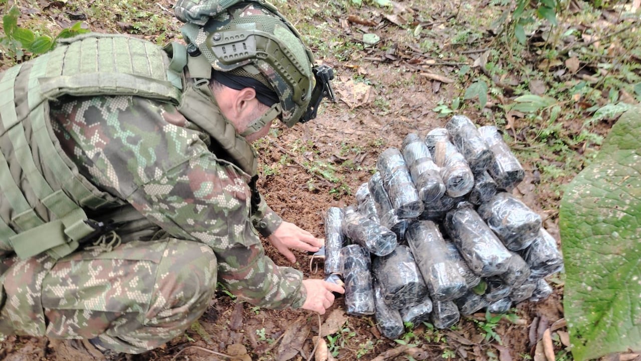 Soldado arriesga su vida al encontrar explosivos de las disidencias de las Farc en el Caquetá.