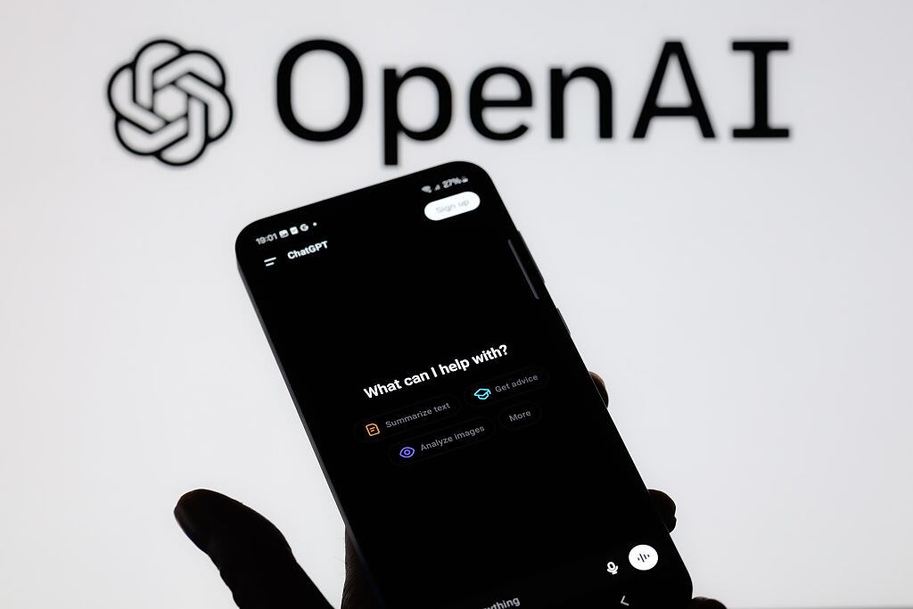 OpenAI anuncia cambios en sus modelos y ChatGPT para afrontar con seguridad las situaciones de crisis mental y emocional.