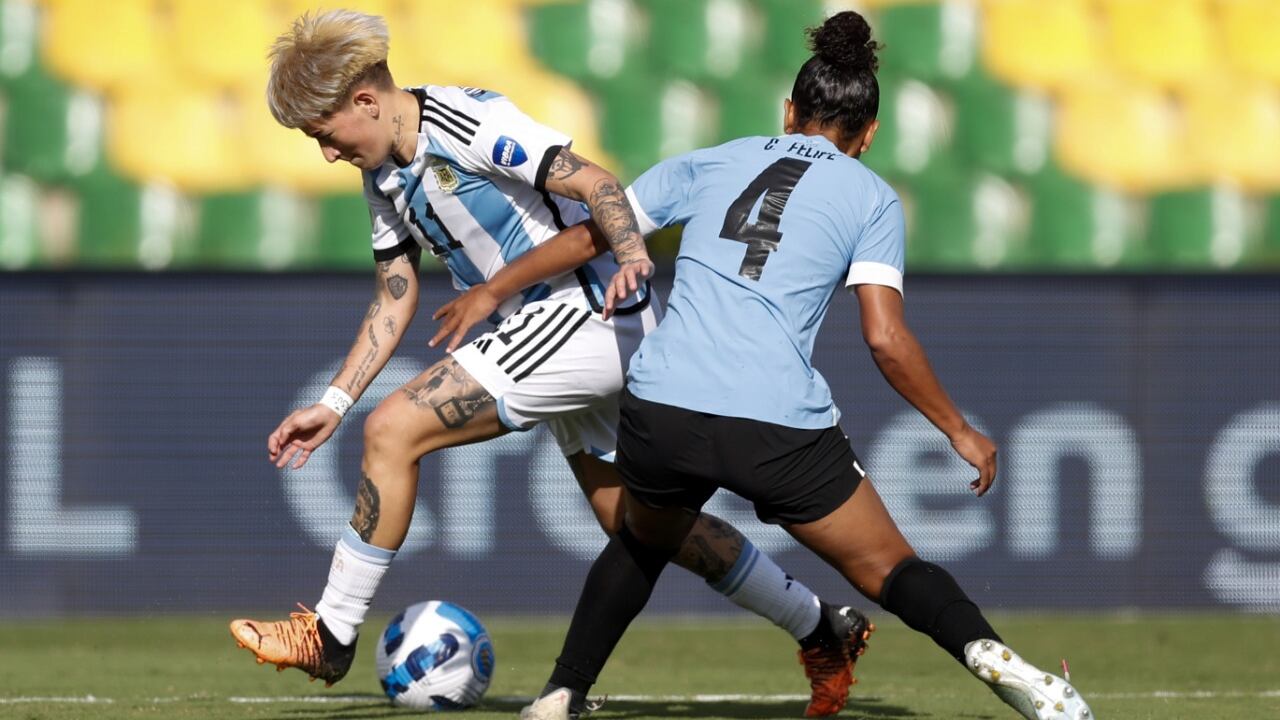 La albiceleste goleó a Uruguay en el estadio Cetenario de Armenia