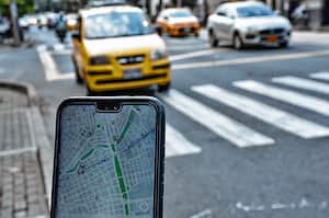 El anuncio de Uber de suspender su operación en Colombia ha generado la migración de sus conductores hacia otras aplicaciones de transporte como Didi, Beat y WayCali, en Cali. Taxistas dicen que demandará a estas y otras plataformas.