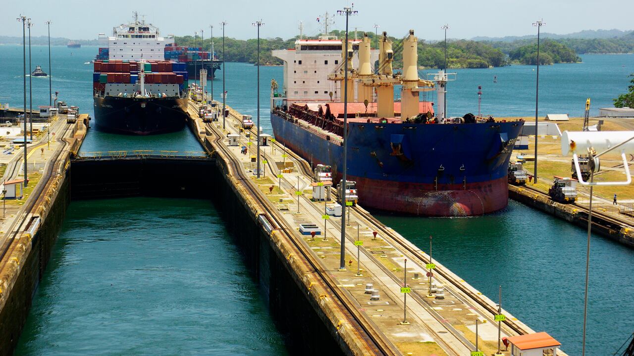 El canal de Panamá es una ruta importante para el comercio.
