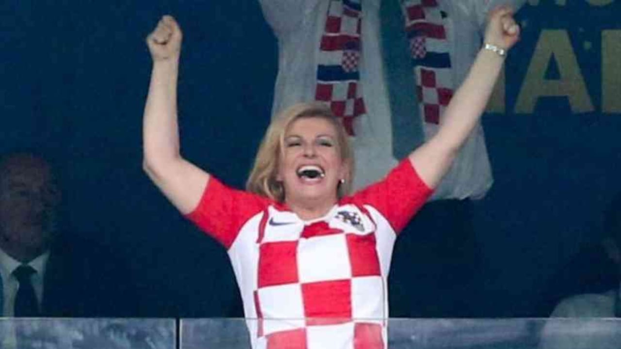 Las imágenes de Kolinda Grabar-Kitarovic celebrando a su equipo de forma efusiva dieron la vuelta al mundo.