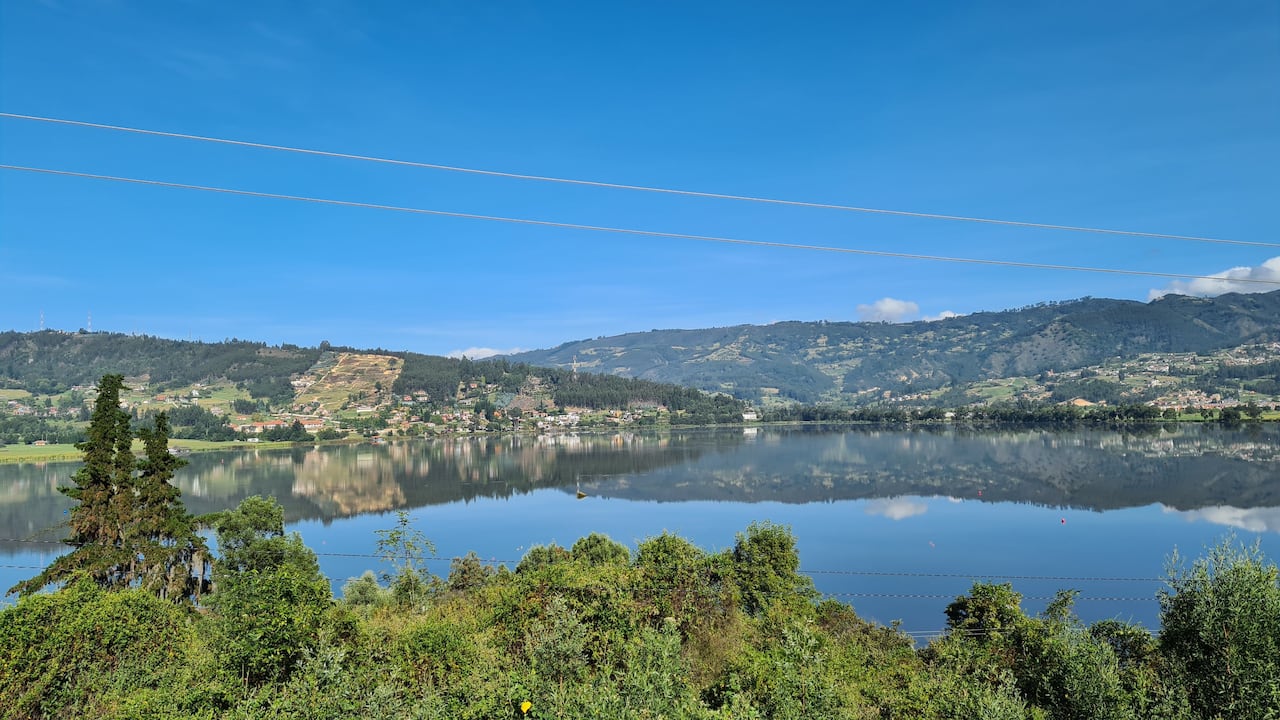 ¿Cuántos peajes hay para llegar al Lago de Tota desde Bogotá?