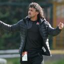 Leonel Álvarez entrenador de Independiente Medellín gestos durante el partido de quinta ronda entre La Equidad e Independiente Medellín como puerto de la Liga Águila I 2016 en el Estadio Metropolitano de Techo el 20 de febrero de 2016 en Bogotá, Colombia. (Foto de Gabriel Aponte/VizzorImage/LatinContent vía Getty Images)
