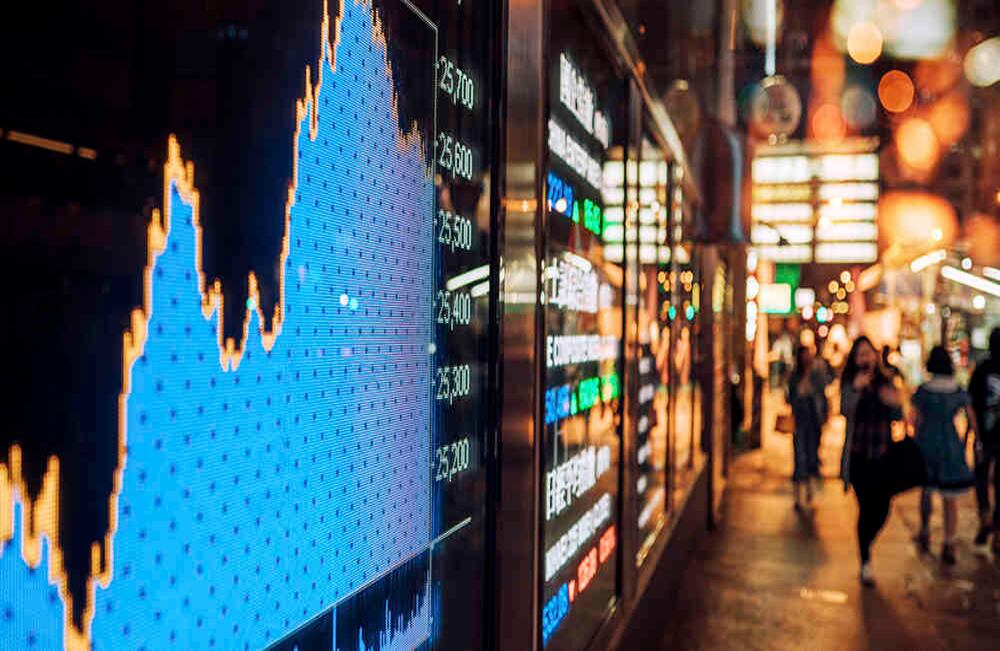 Panel de visualización del mercado bursátil financiero.