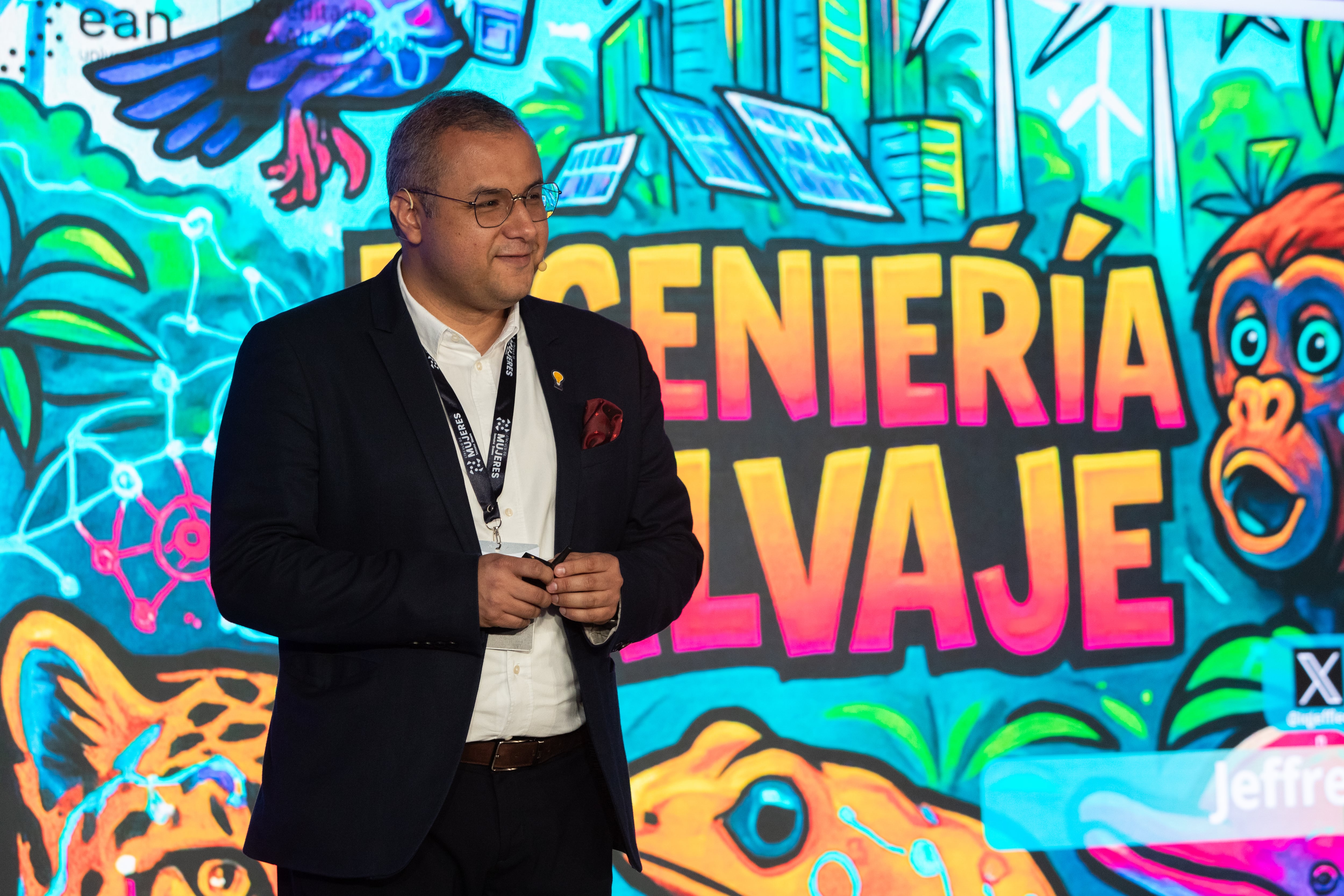 Jeffrey León-Pulido en sesión del Círculo de Mujeres