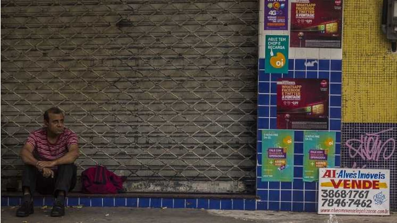 Pequeños comerciantes cierran sus negocios en medio de la crisis.