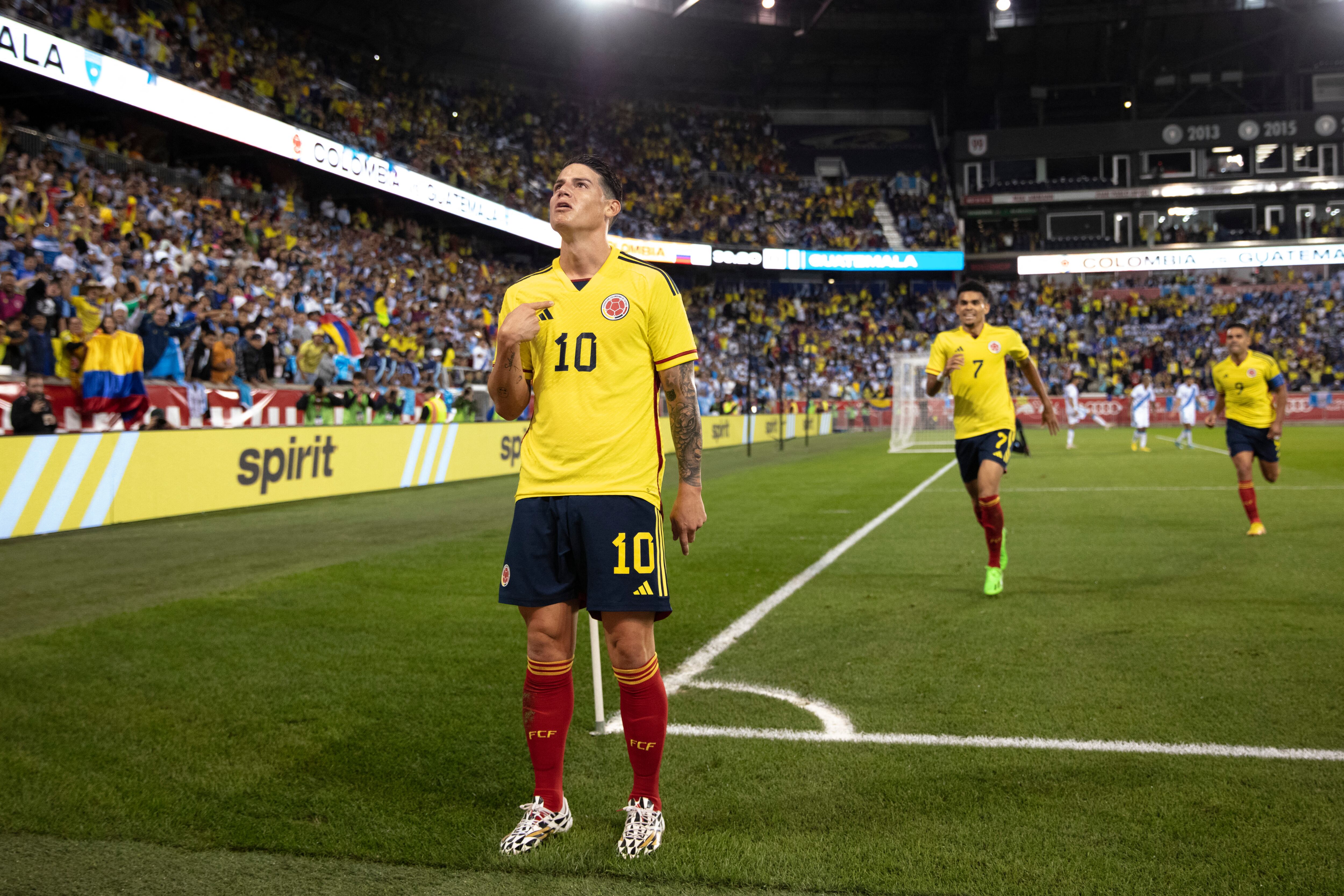 Colombia�s James Rodriguez (L) celebrates his goal with teammates during the international friendly football match between Colombia and Guatemala at Red Bull Arena in Harrison, New Jersey, on September 24, 2022. (Photo by Andres Kudacki / AFP)