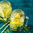 El agua de apio y limón puede ayudar a bajar de peso.