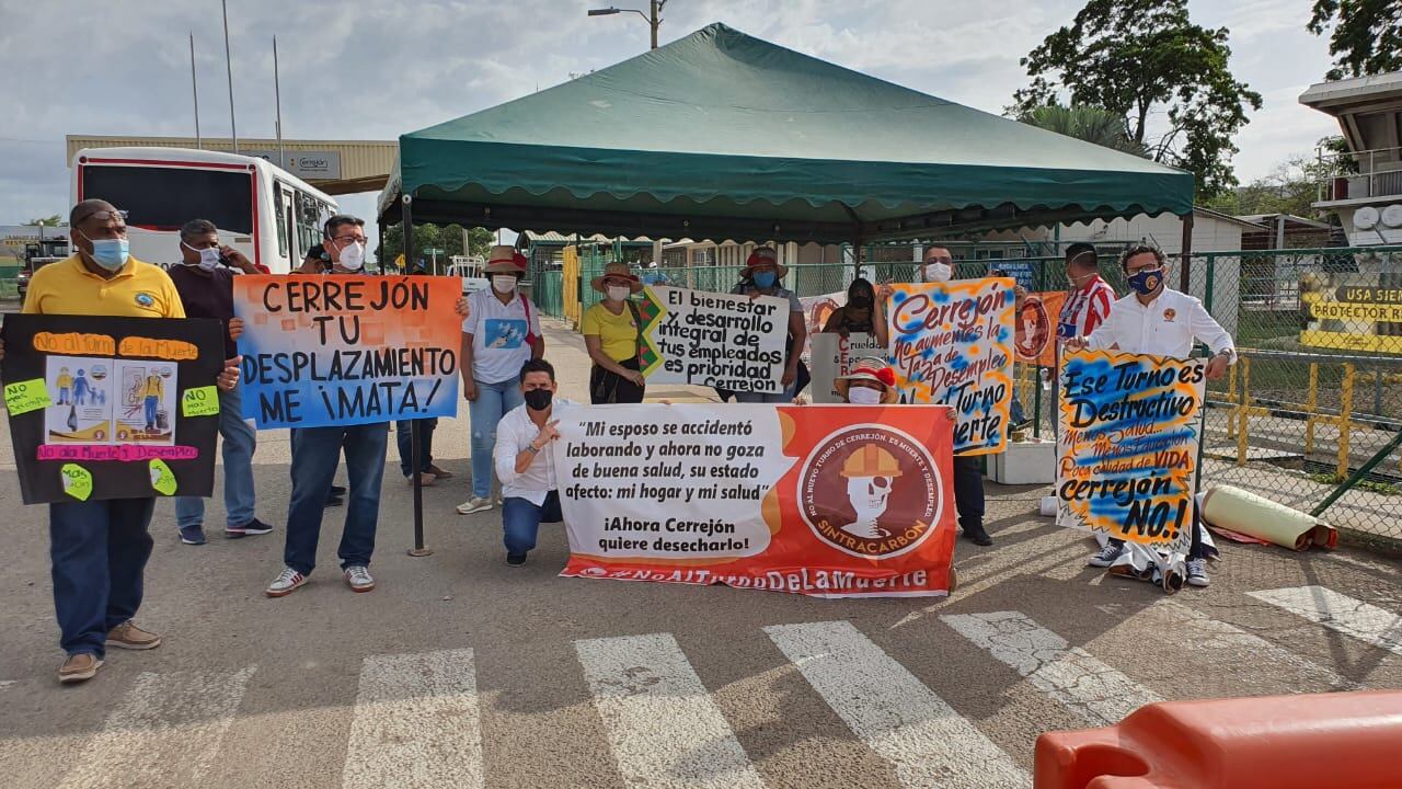 Trabajadores en huelga en el Cerrejón