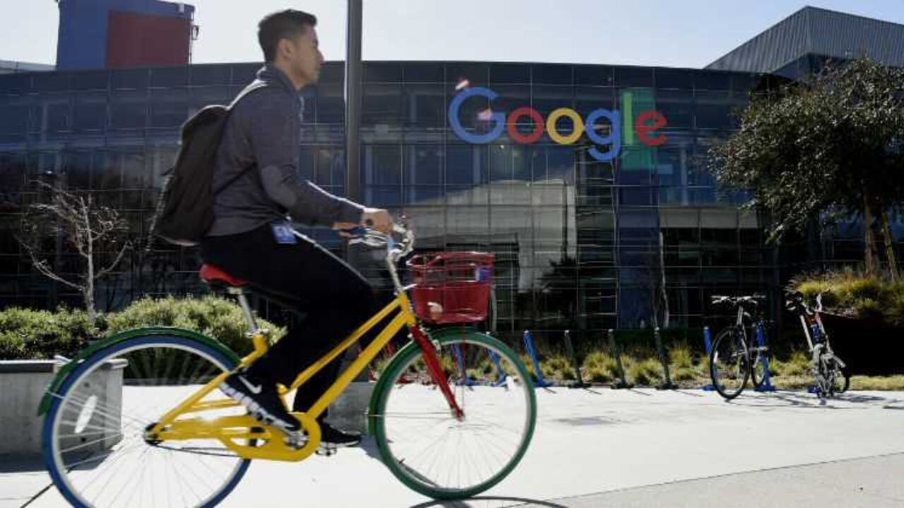 La directora de Google fue más allá al afirmar que a los colombianos nos enseñan desde pequeños a ser exitosos y a que nos vaya bien, pero no a ver el fracaso como una oportunidad de aprendizaje y crecimiento. Foto: Bloomberg