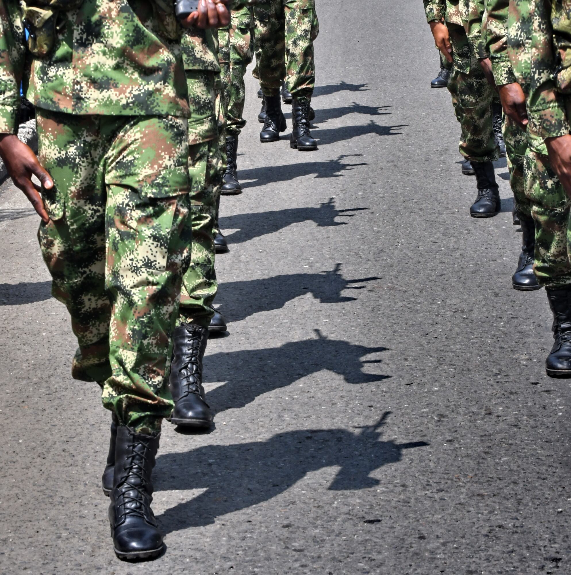 Durante el enfrentamiento, se confirmaron dos bajas y diez capturas, de los cuales dos se encuentran heridos. Adicional a ello, diez fusiles fueron incautados por las autoridades.